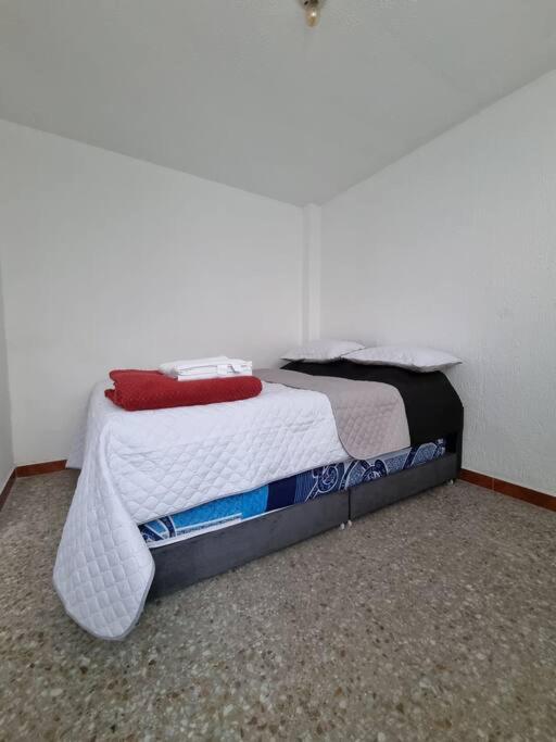 Aparta estudio bonito, independiente bien ubicado - Apartamento de 1 dormitorio - 26