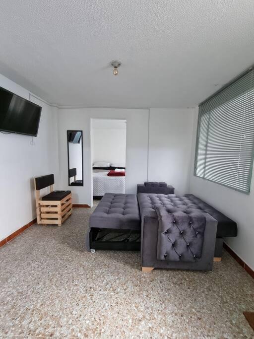 Aparta estudio bonito, independiente bien ubicado - Apartamento de 1 dormitorio - 32