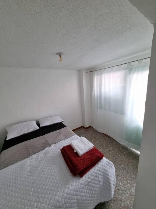 Aparta estudio bonito, independiente bien ubicado - Apartamento de 1 dormitorio - 34