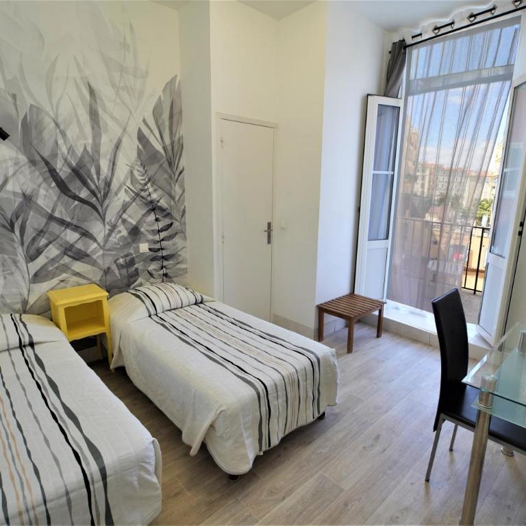 Hotel Cresp - Chambre Lits Jumeaux avec Balcon et Vue sur la Cour - 7