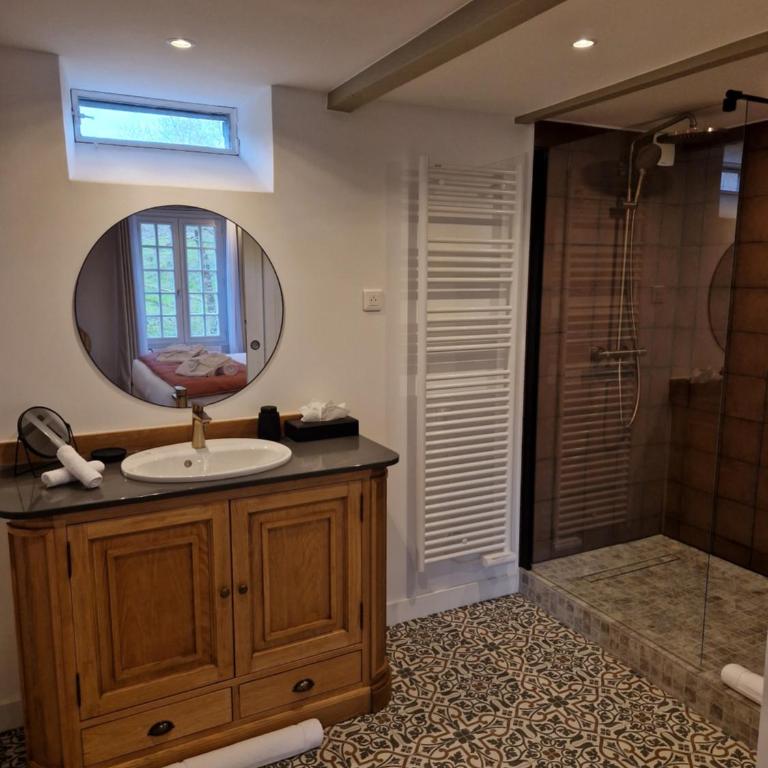 Au Moulin Saint Nicol - Honfleur - Chambre 6 : Chambre Double Confort avec Douche - Vue sur Jardin - 4