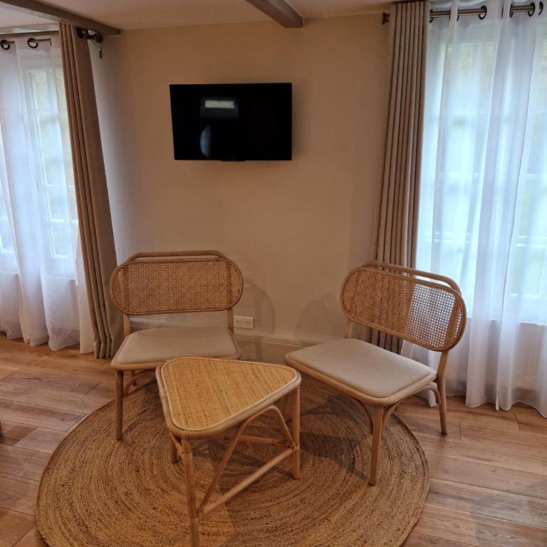 Au Moulin Saint Nicol - Honfleur - Chambre 6 : Chambre Double Confort avec Douche - Vue sur Jardin - 9