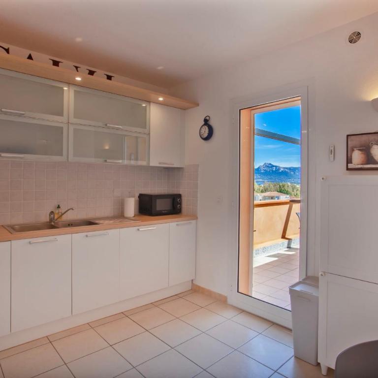 casa notte appart spacieux calme Plage et centre de calvi 15 min à pied - Apartamento - 12