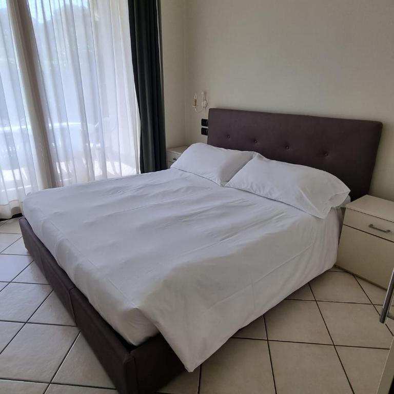 Le Terrazze sul Lago Hotel & Residence - Standard One-Bedroom Suite with Terrace - 1