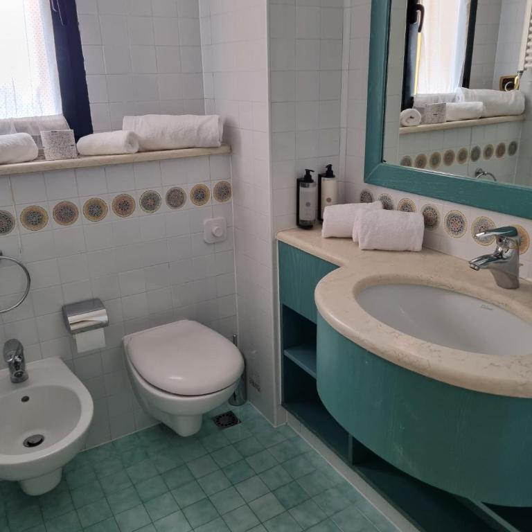 Le Terrazze sul Lago Hotel & Residence - One-Bedroom Suite with Terrace and Lake View - 2