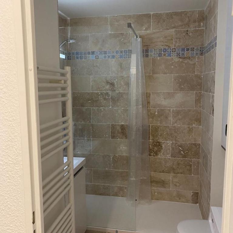Appartement cosy et spacieux en bord de mer à Saint-Raphaël, en face du Port Santa-Lucia - Appartement - 13