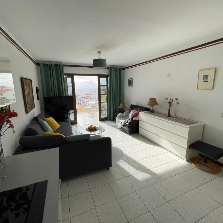 ISLAND VIEW - One-Bedroom Apartment - 6