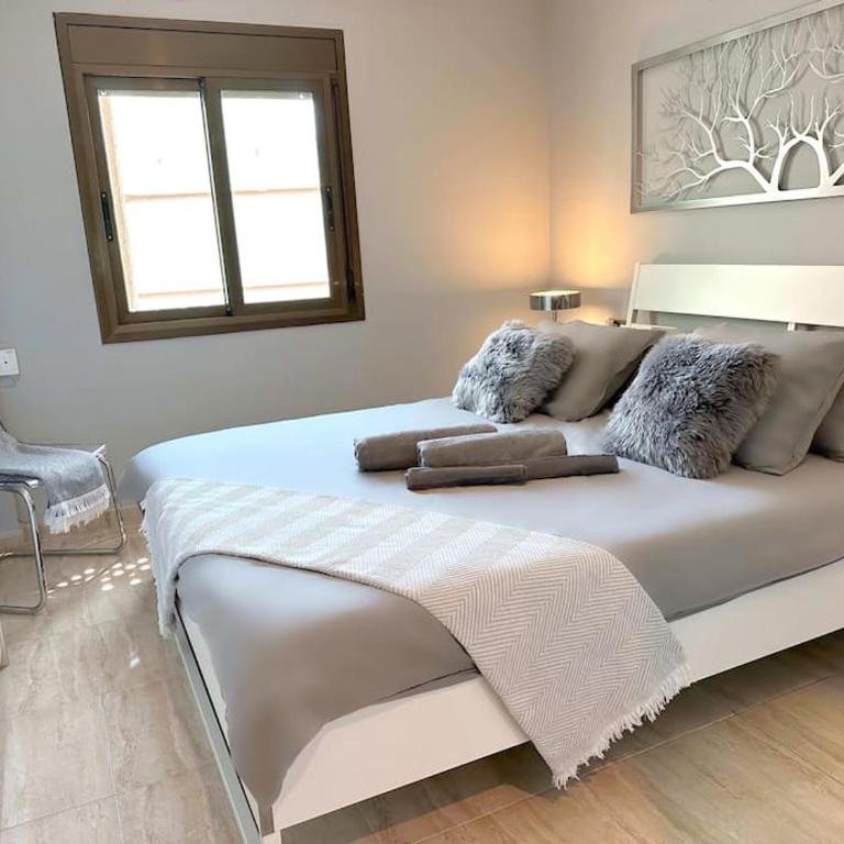 8 min walk to the beach & 10 min walk to Convention Centre ! - Apartment - 10