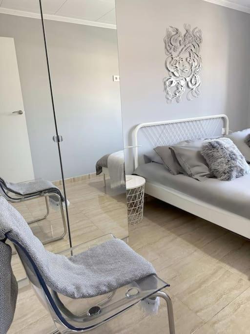 8 min walk to the beach & 10 min walk to Convention Centre ! - Apartment - 13