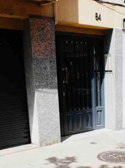 8 min walk to the beach & 10 min walk to Convention Centre ! - Apartment - 34