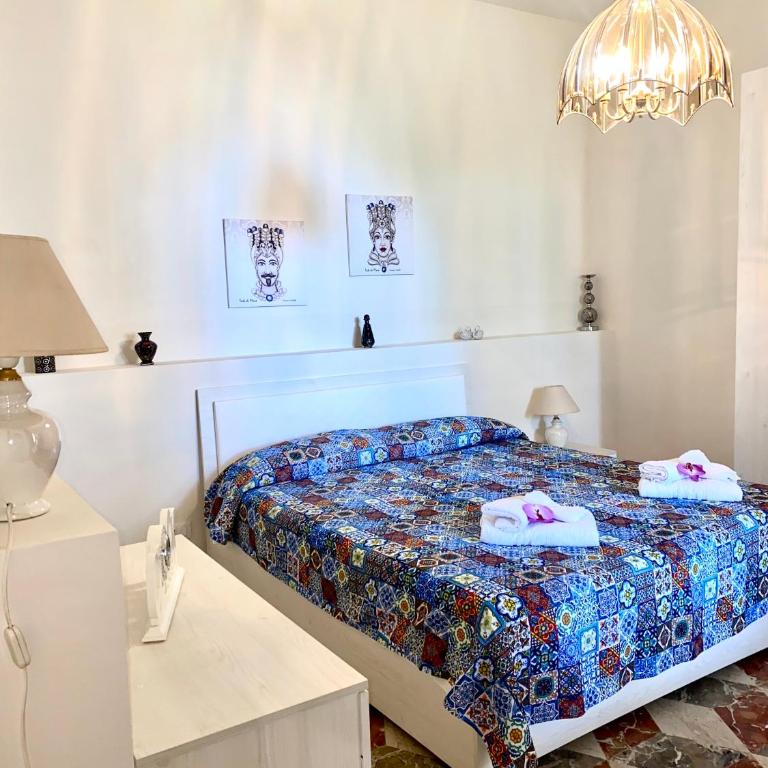 La casa dei bouganville Lo stagnone - Two-Bedroom House - 3