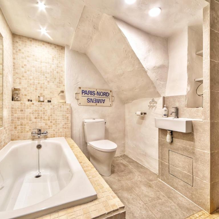 TOWNHOUSE MOUGINS in the old village, fantastic view, sea and mountains - Maison 3 Chambres - 4