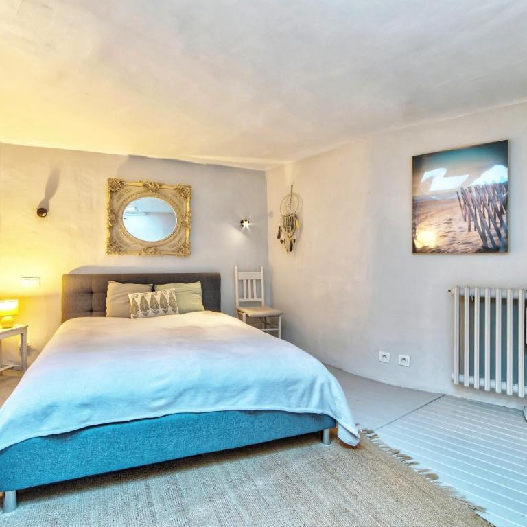 TOWNHOUSE MOUGINS in the old village, fantastic view, sea and mountains - Maison 3 Chambres - 11