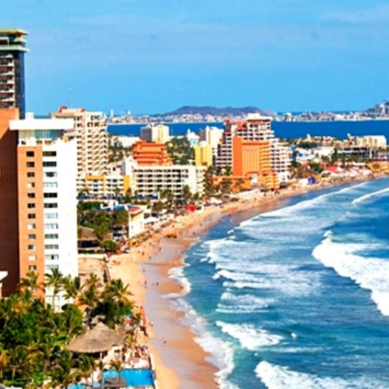 Zona Dorada - Playa Frente - Departamento #1 - Three-Bedroom Apartment - 13