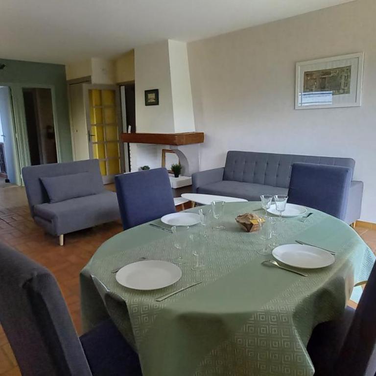 Terrasse, jardin,, Appartement 80m², vue montagne, wifi, bureau - Maison 1 Chambre - 2
