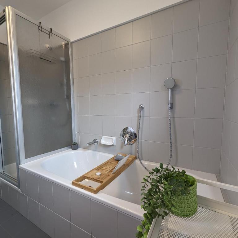 Angerpartments-Sonnige große Wohnung mit Balkon und kostenlosen Parkplatz - Apartment mit 2 Schlafzimmern - 6