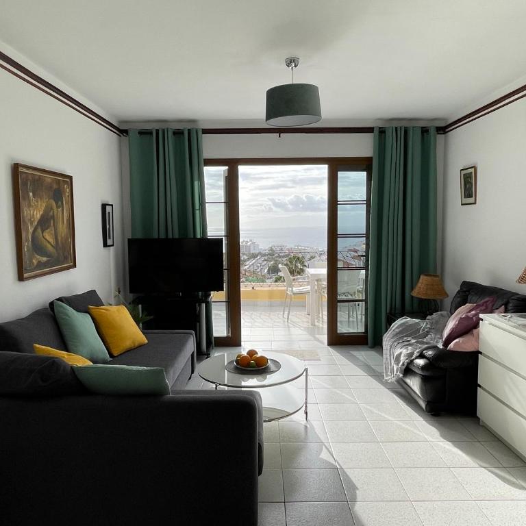 ISLAND VIEW - One-Bedroom Apartment - 7