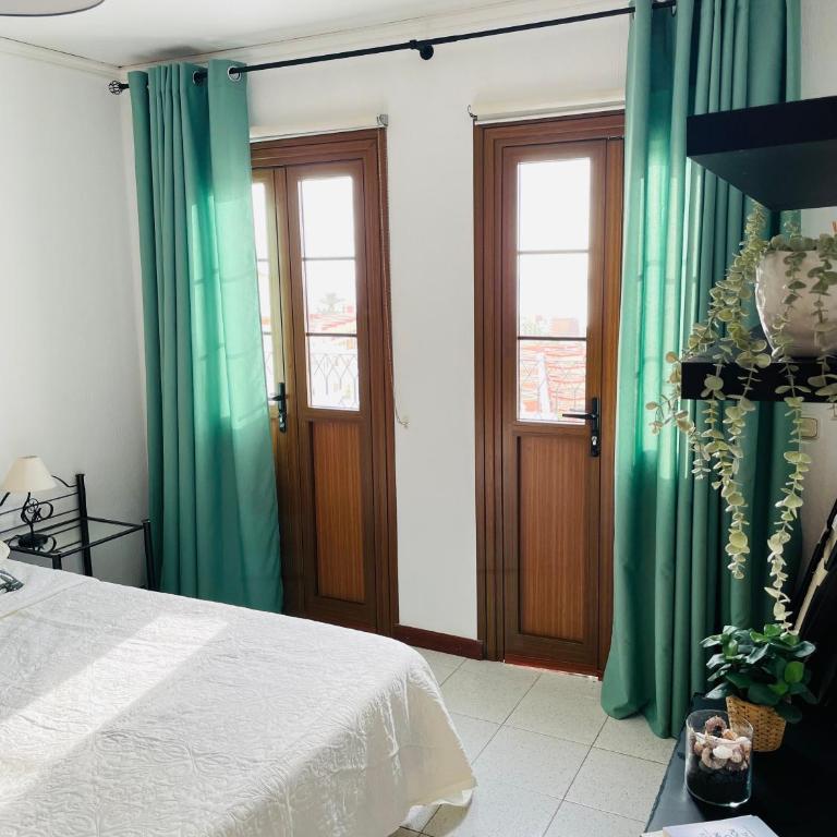 ISLAND VIEW - One-Bedroom Apartment - 12