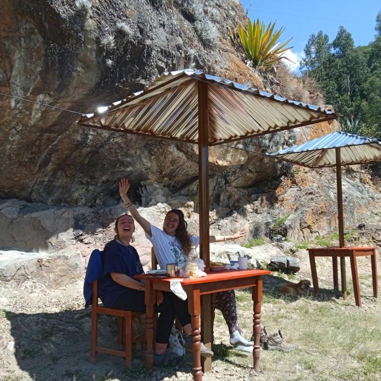 casa montañista lodge & camping - Habitación con cama extragrande y vistas al jardín - 2