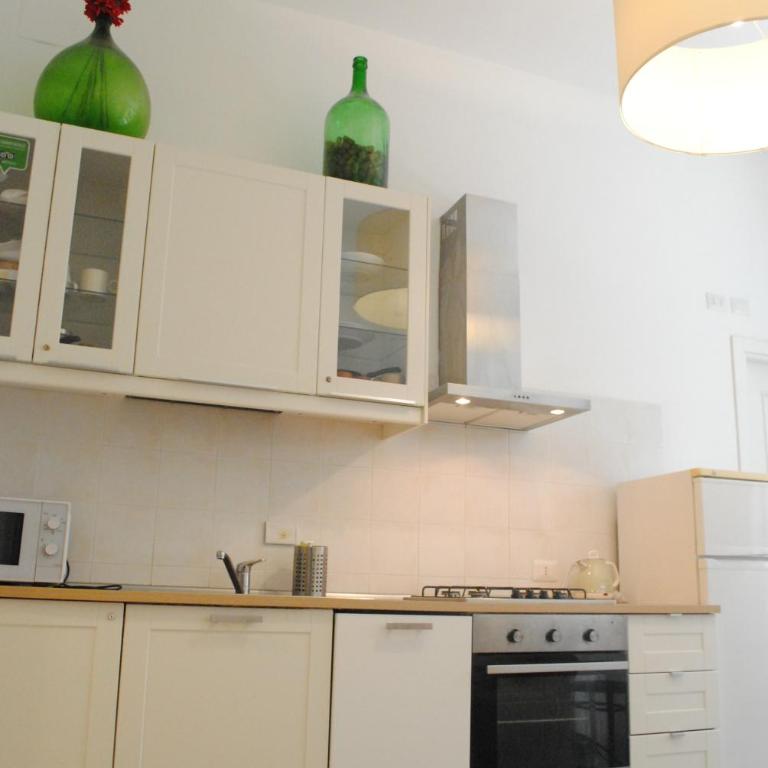 Lombardo - Camera Tripla con Bagno Privato Esterno - 9