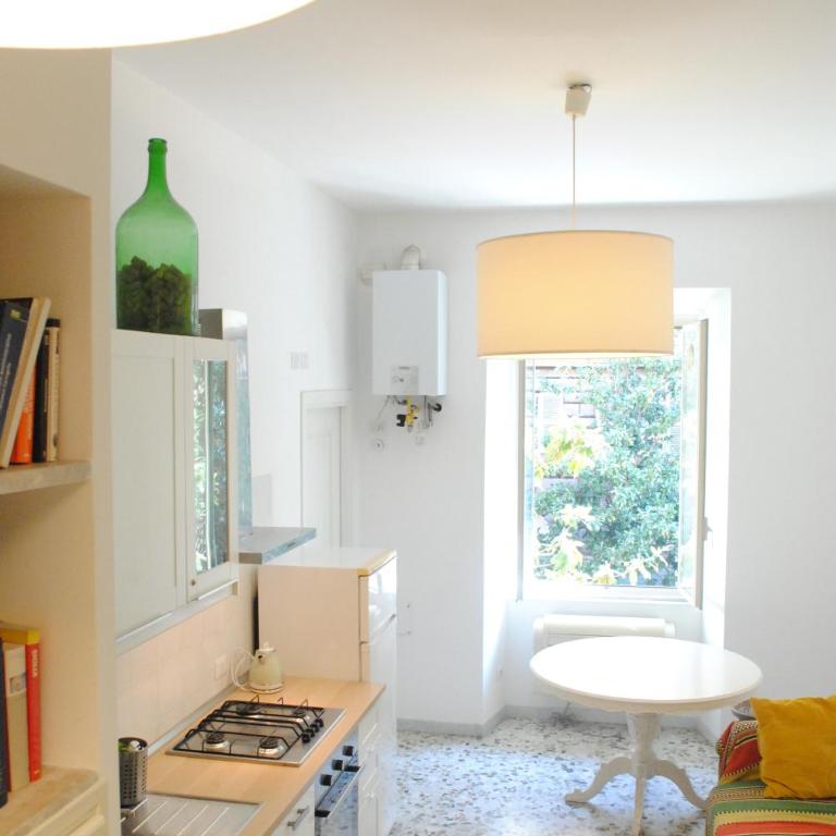 Lombardo - Camera Tripla con Bagno Privato Esterno - 3