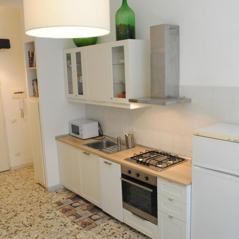 Lombardo - Camera Tripla con Bagno Privato Esterno - 5