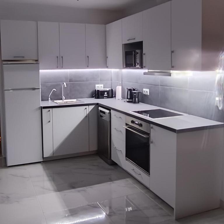 Beachfront Apartment with Sea View & Balcony PMT16 - Apartamento de 3 dormitorios - 12