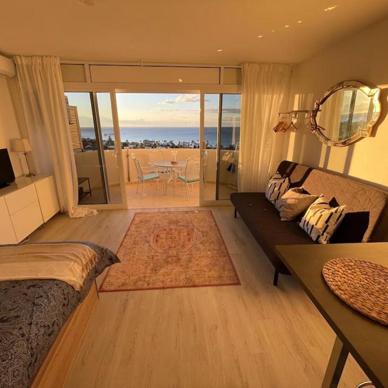 GOLDEN HOUR Beachfront apartment Marbella - One-Bedroom Apartment - 6