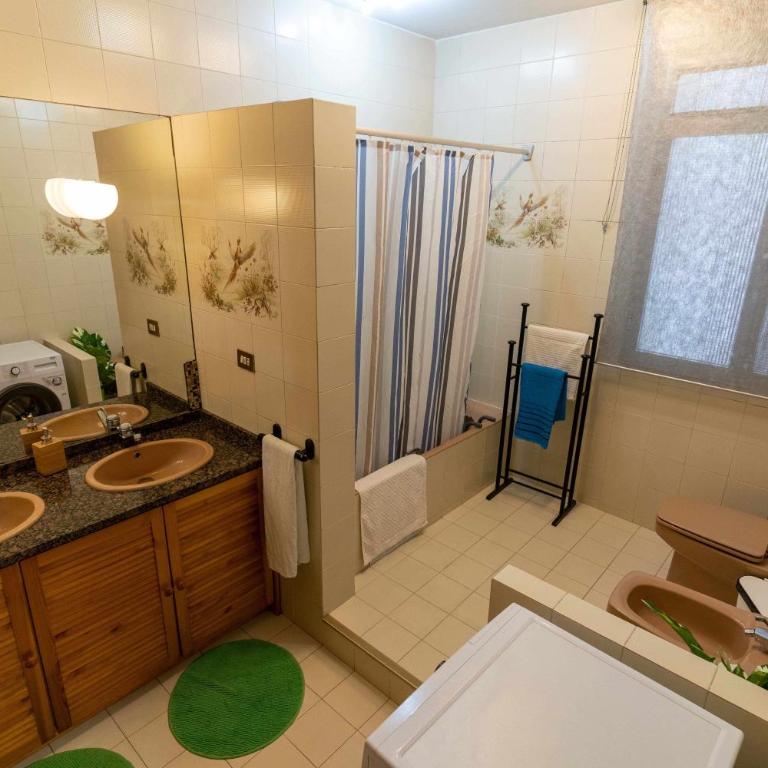 Deusto. Piso + wifi internet T. V. y garaje - Three-Bedroom Apartment - 15