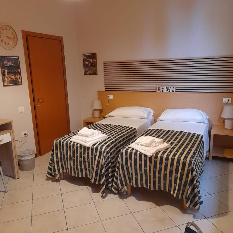 vasco rent rooms - Camera Doppia con Letti Singoli con Accesso Disabili - 1