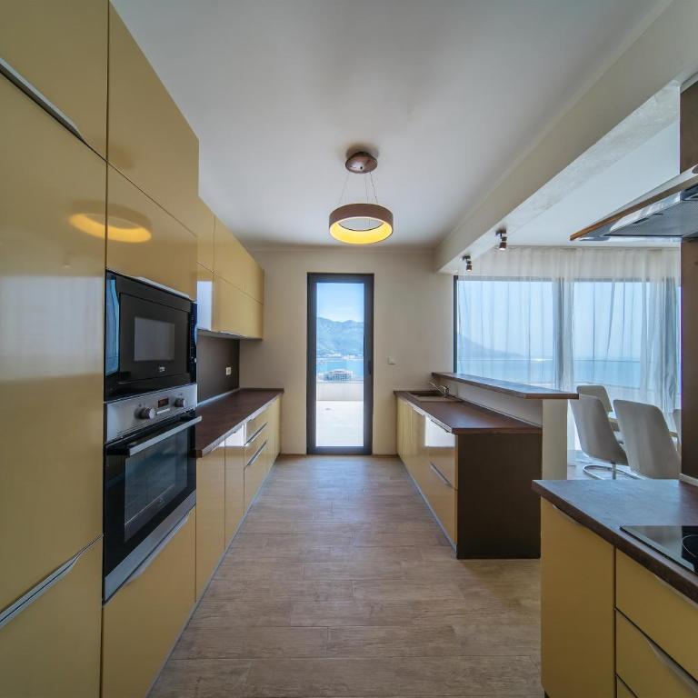 Budva Gate - Three-Bedroom Apartment - 11