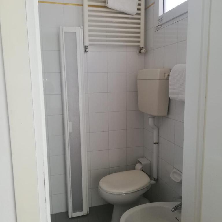 Hotel Moresco Riccione - Piscina Beach Village - Economy Twin Room - 3