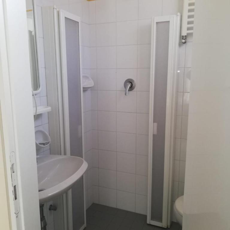 Hotel Moresco Riccione - Piscina Beach Village - Economy Twin Room - 4