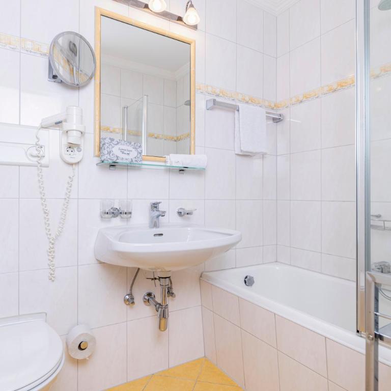 Appart & Hotel Garni Villa Knauer - Einzelzimmer mit Badewanne - 3