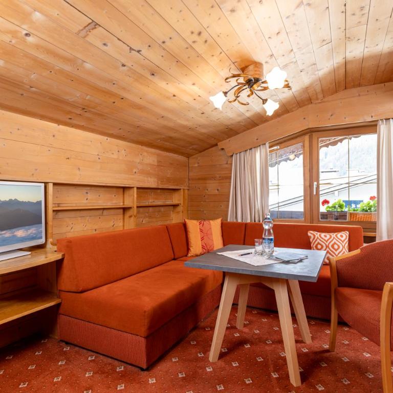 Appart & Hotel Garni Villa Knauer - Doppelzimmer mit Bergblick - 9