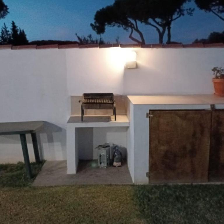 Las Casitas de la Barrosa con jardín y piscina - Casa - 49