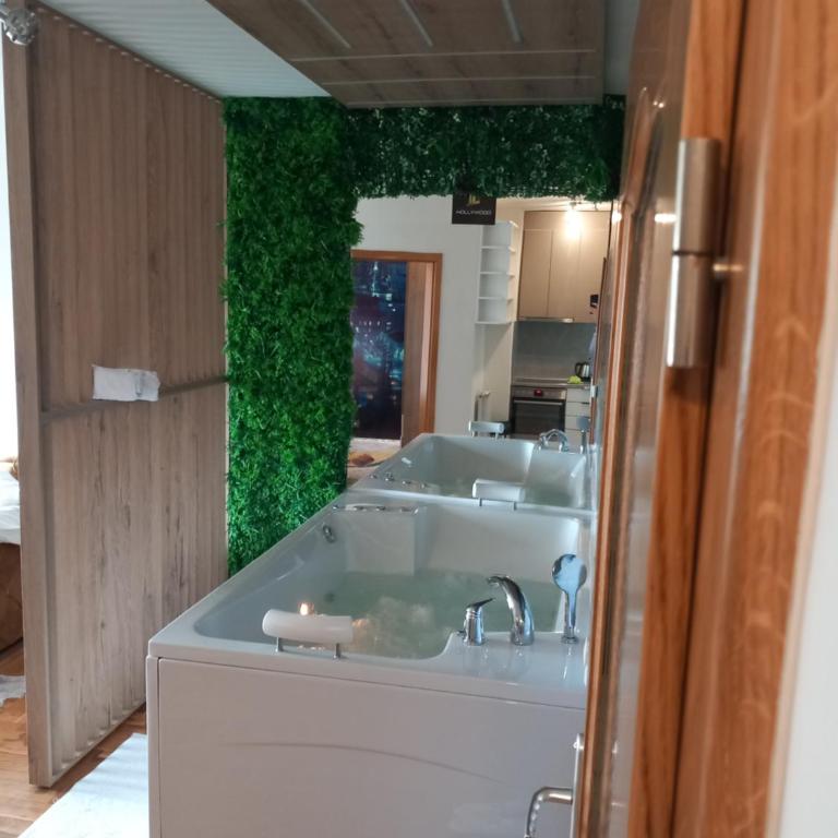 JACUZZI for RELAX - HOLLYWOOD Apartment, STUP, Sarajevo - Deluxe Apartment - 79