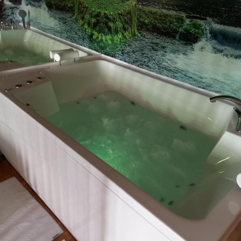 JACUZZI for RELAX - HOLLYWOOD Apartment, STUP, Sarajevo - Deluxe Apartment - 82