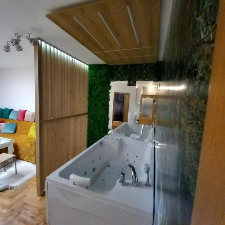 JACUZZI for RELAX - HOLLYWOOD Apartment, STUP, Sarajevo - Deluxe Apartment - 85