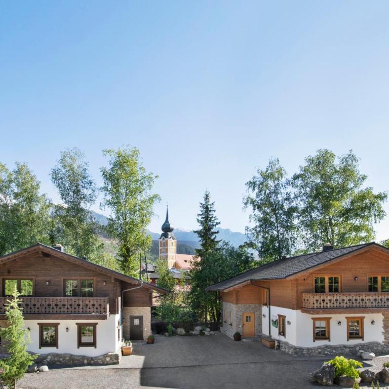 Das Dorf in der Stadt - Exklusives Chalet mit 5 Schlafzimmern, Balkon und Terrasse B - 17