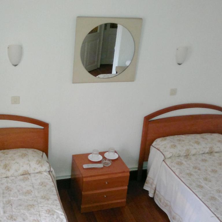 Pension Martinez - Twin Room with Shared Bathroom - 3
