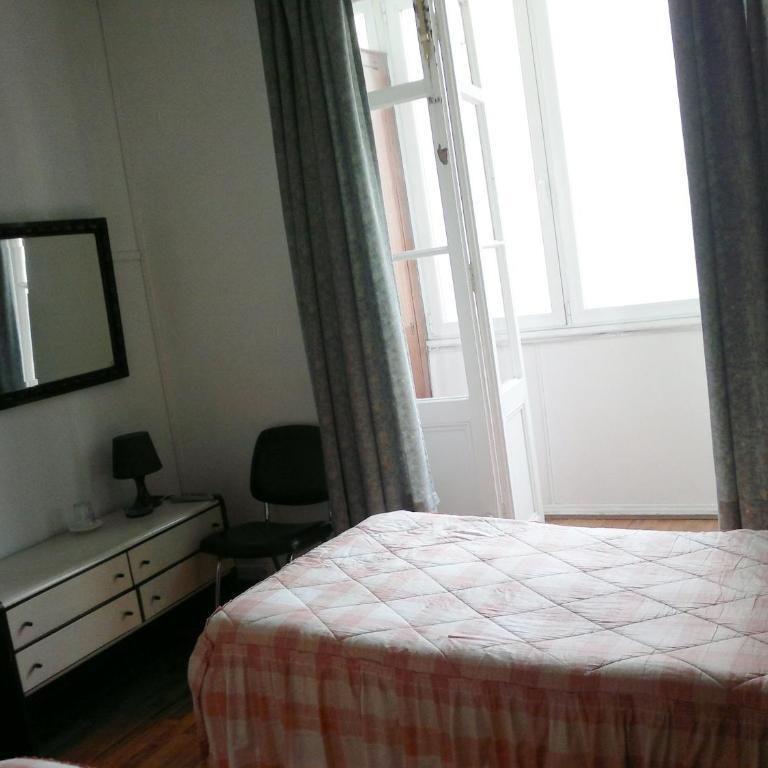 Pension Martinez - Twin Room with Shared Bathroom - 6