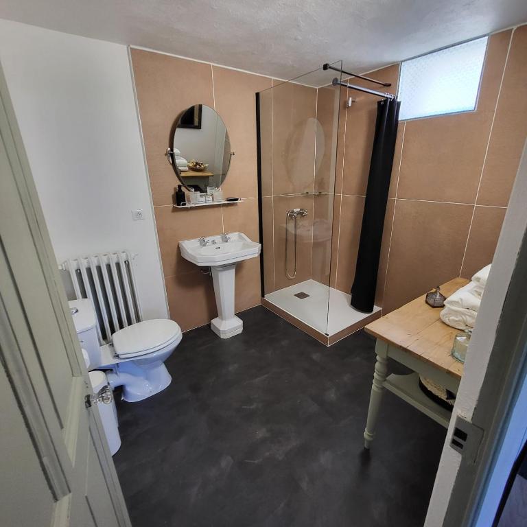 Les Pierres de Cézaire - Chambre Quadruple avec Salle de Bains Privative - 10