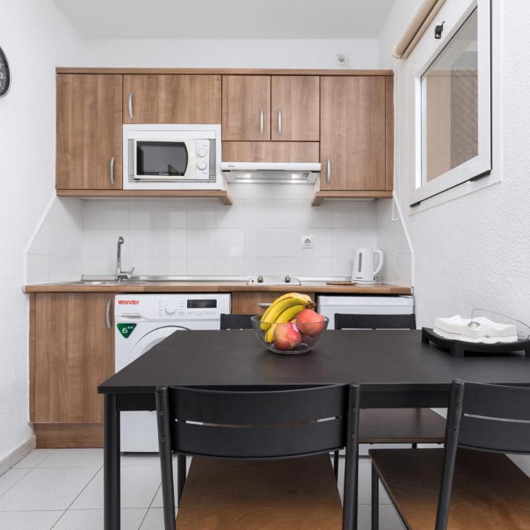 Home2Book Bright Apartment with Pool & Terrace - One-Bedroom Apartment - 3