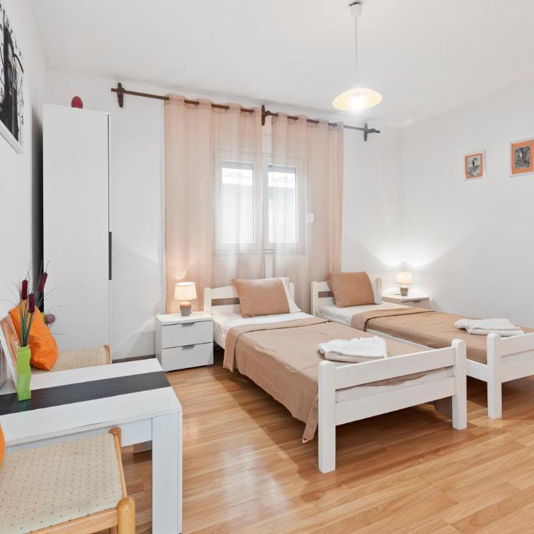 Apartments Casa Mia - Family Two-Bedroom Apartment with Terrace - 2