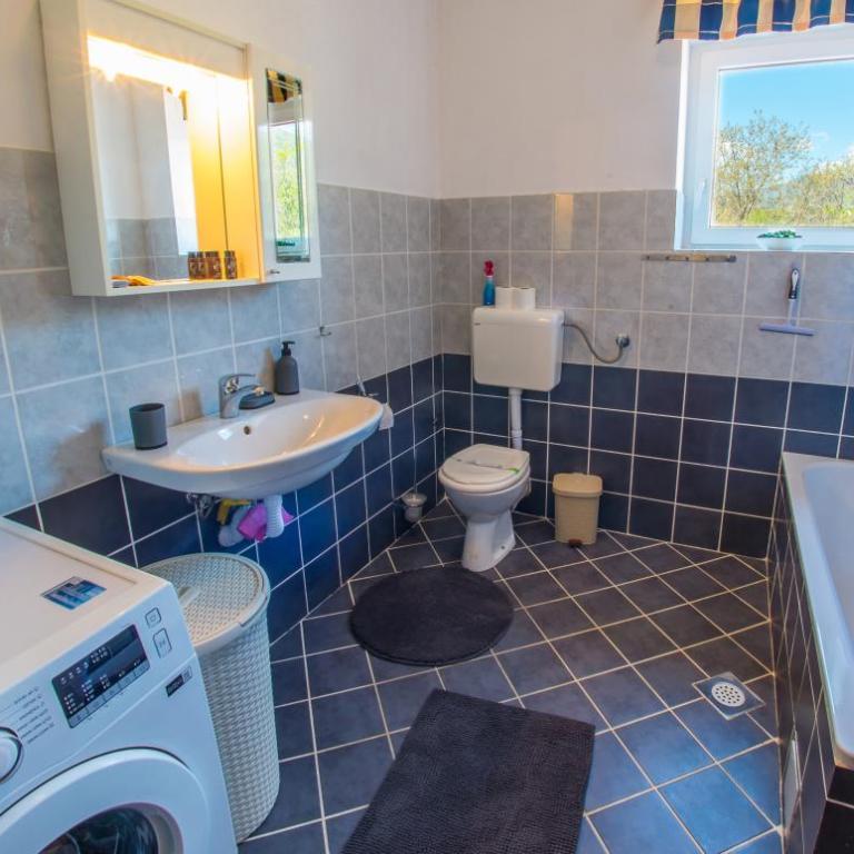 Central train station apartment - One-Bedroom Apartment - 8