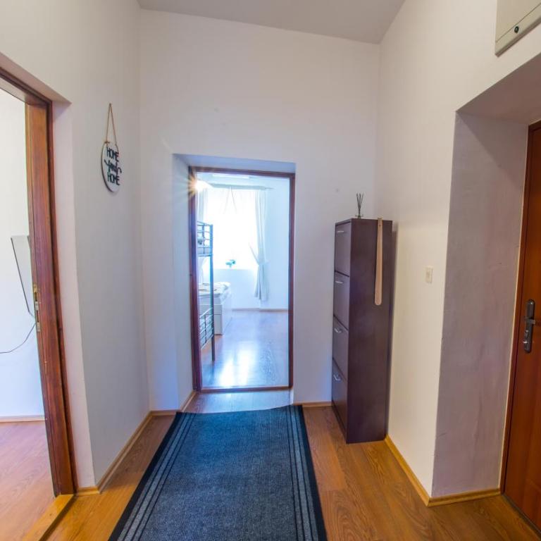 Central train station apartment - One-Bedroom Apartment - 24
