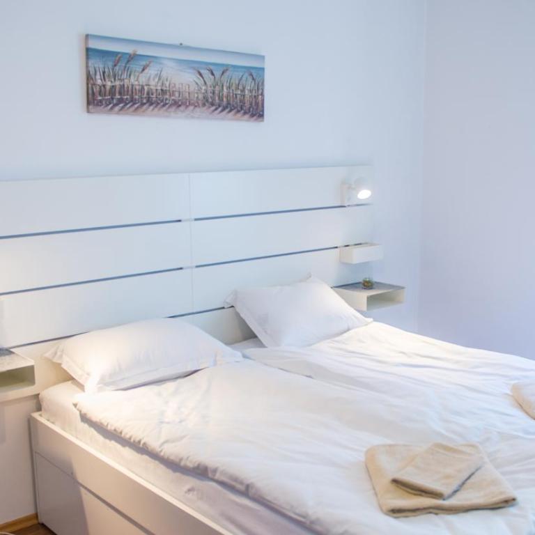 Central train station apartment - One-Bedroom Apartment - 35