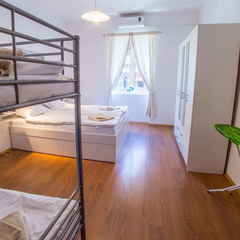 Central train station apartment - One-Bedroom Apartment - 4