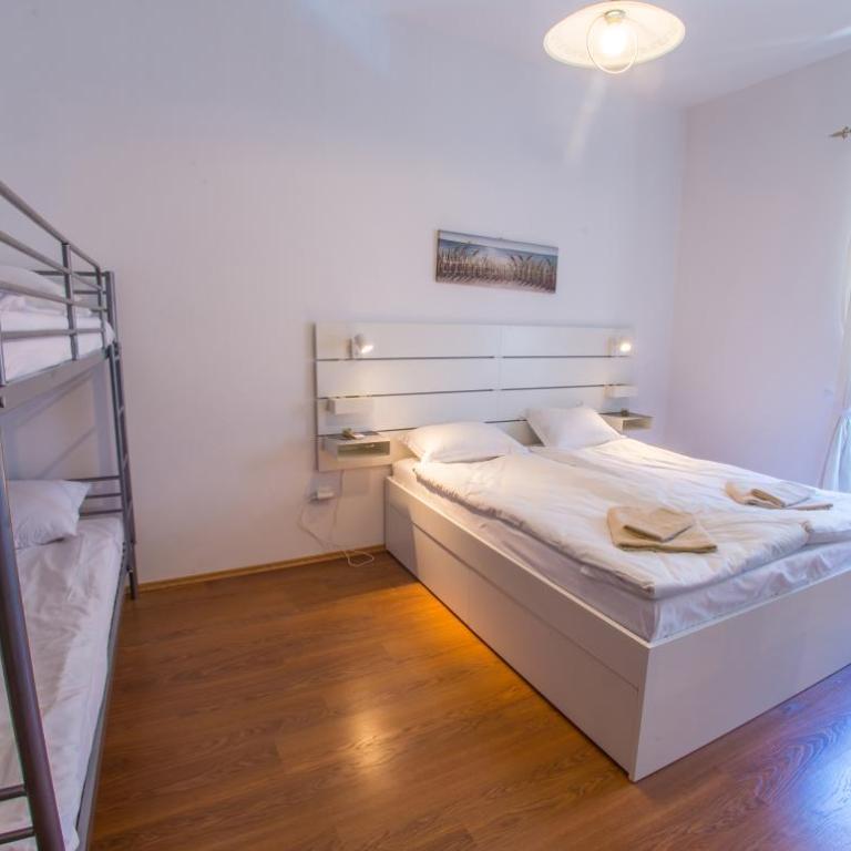 Central train station apartment - One-Bedroom Apartment - 9